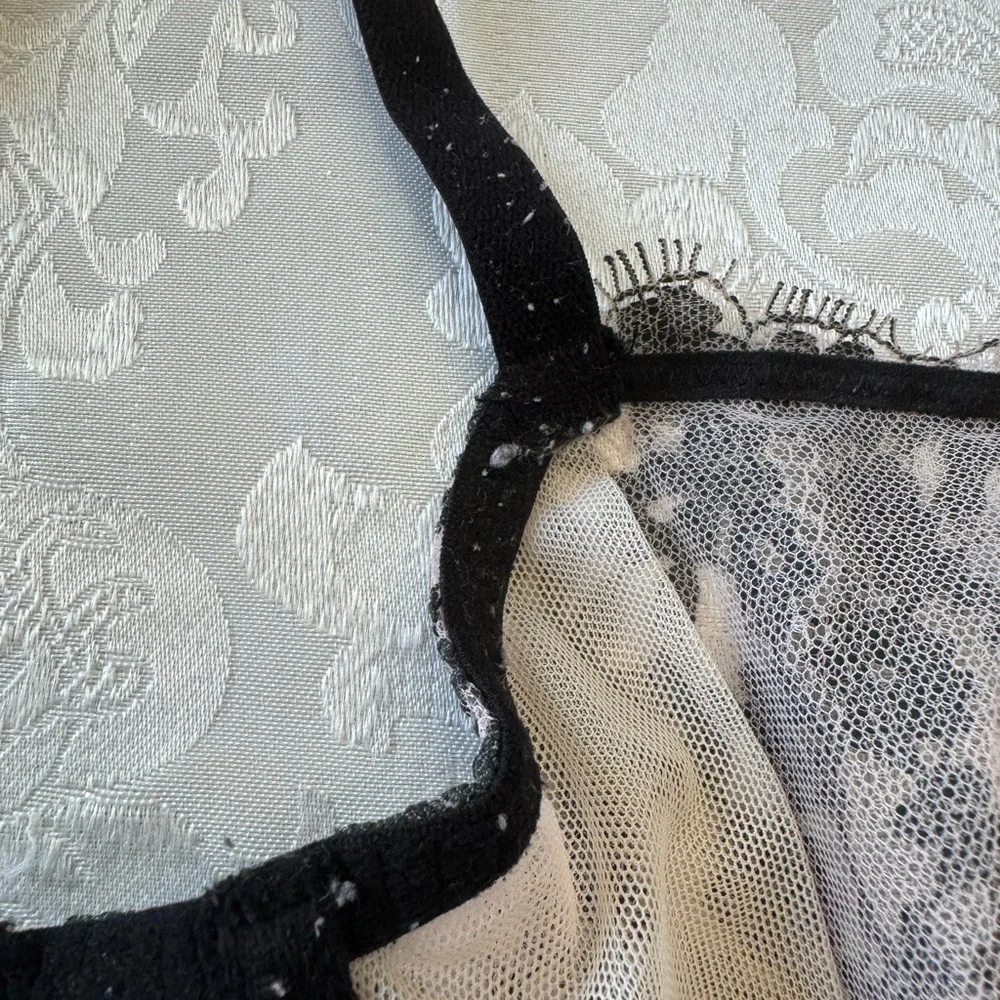 Victoria’s Secret Bra 32DD Very Sexy Unlined Demi‎ Lace Sheer Underwire Lingerie
